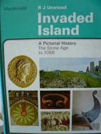 Invaded island, : a pictorial history : the Stone Age to 1086